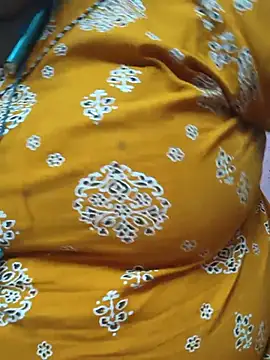 Snapshot of geetha431 chatting on 4, 7, 2026 geetha431 online show from 4, 7, 2026