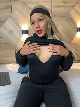 Snapshot of MiaBlonde1 chatting on 5, 6, 2026 MiaBlonde1 online show from 5, 6, 2026