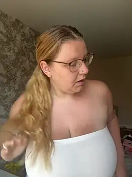 LucieLouBabe online show from 9, 7, 2026