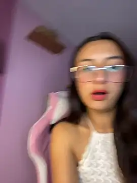 MoonLitDoll online show from 3, 7, 2026