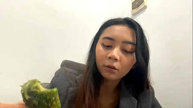 Snapshot of KristieOrtmann chatting on 23, 5, 2026 KristieOrtmann online show from 23, 5, 2026