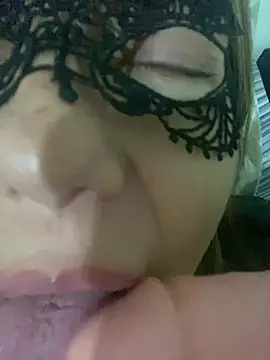 Snapshot of lulupiecitosamor chatting on 26, 6, 2026 lulupiecitosamor online show from 26, 6, 2026