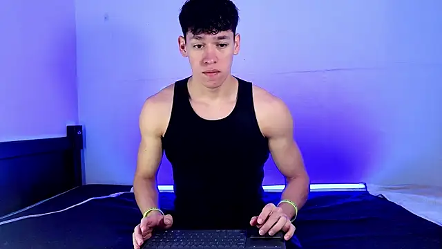 Snapshot of Luke_Muscle chatting on 27, 5, 2026 Luke Muscle online show from 27, 5, 2026