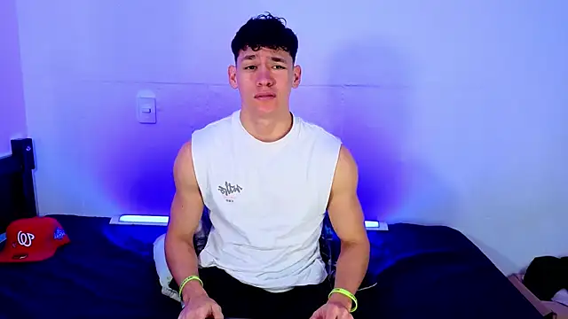 Snapshot of Luke_Muscle chatting on 6, 6, 2026 Luke Muscle online show from 6, 6, 2026