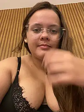 Laryssinha 69 online show from 2, 7, 2026