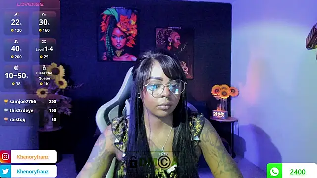 Snapshot of Nefertiti chatting on 24, 10, 2025 Nefertiti online show from 24, 10, 2025