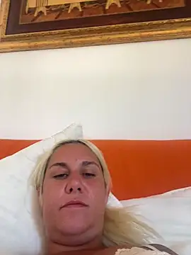 Snapshot of Sofia_beee chatting on 5, 7, 2026 Sofia beee online show from 5, 7, 2026