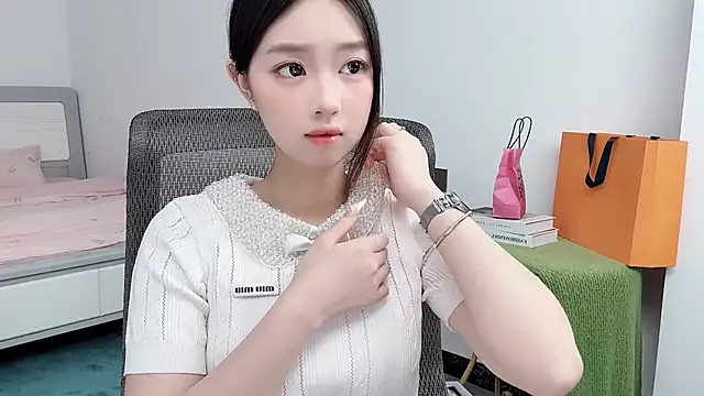 Snapshot of Yoyo33355 chatting on 11, 6, 2026 Yoyo33355 online show from 11, 6, 2026