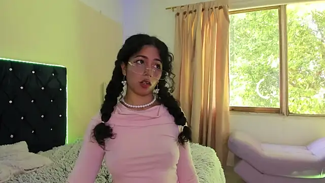 Nadia-Monroe online show from 13, 6, 2026