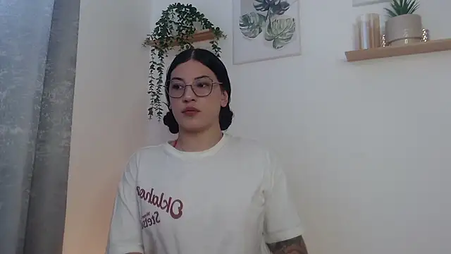 Snapshot of Leena_rose chatting on 9, 7, 2026 Leena rose online show from 9, 7, 2026