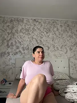 Snapshot of evaxxxcurvyxxx chatting on 8, 7, 2026 evaxxxcurvyxxx online show from 8, 7, 2026