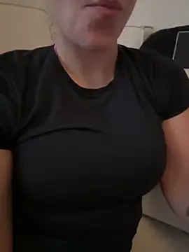 Snapshot of VenClea chatting on 11, 6, 2026 VenClea online show from 11, 6, 2026