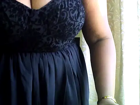 kiaraa strip online show from 22, 6, 2026