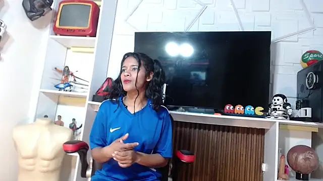  QueenMarilyn online show from 19, 6, 2026