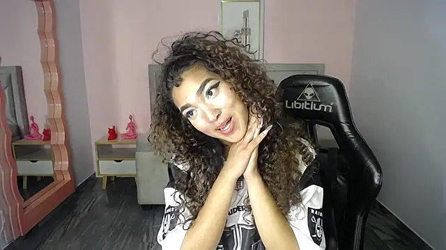Snapshot of CamilaVixen_ch chatting on 1, 7, 2026 CamilaVixen ch online show from 1, 7, 2026
