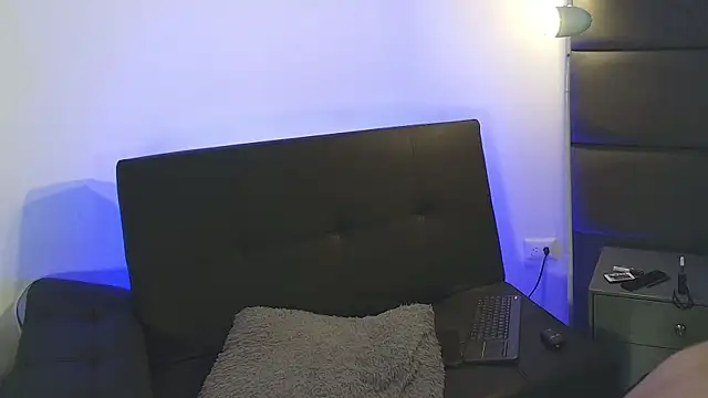 AshleyMonroee   online show from 2, 7, 2026