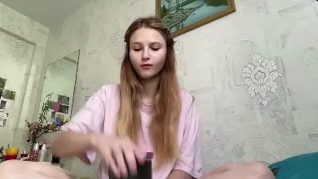 Snapshot of HeIen_cute chatting on 15, 7, 2026 HeIen cute online show from 15, 7, 2026