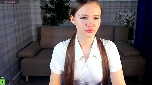 Snapshot of Ella_Butler chatting on 4, 6, 2026 Ella Butler online show from 4, 6, 2026