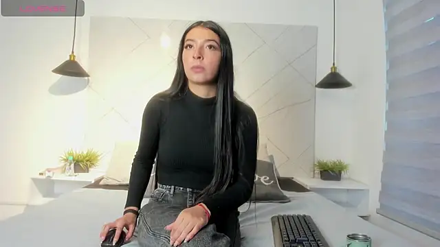 SARAH COLLENS  online show from 16, 6, 2026
