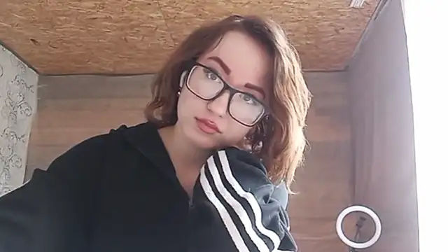 OliviaMoment online show from 18, 6, 2026