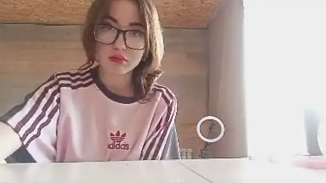 OliviaMoment online show from 25, 6, 2026