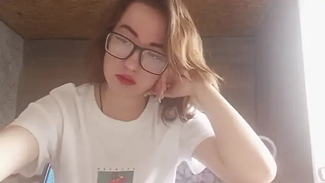 OliviaMoment online show from 26, 6, 2026