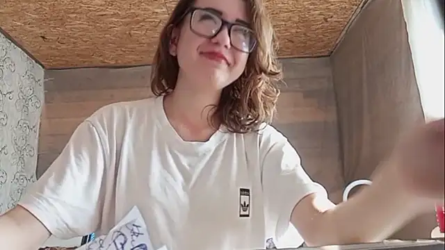 OliviaMoment online show from 5, 7, 2026