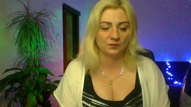 LunaaKiss online show from 16, 6, 2026