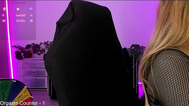 Snapshot of LindaWhite_ chatting on 6, 1, 2025 LindaWhite online show from 6, 1, 2025