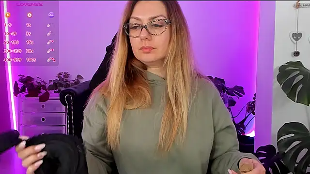 Snapshot of LindaWhite_ chatting on 10, 2, 2025 LindaWhite online show from 10, 2, 2025