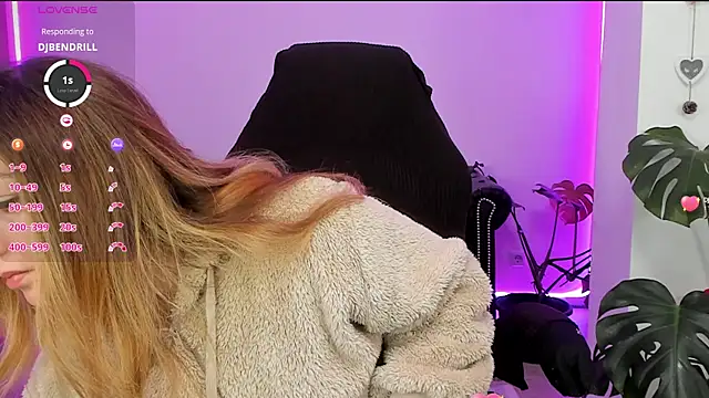 Snapshot of LindaWhite_ chatting on 4, 3, 2025 LindaWhite online show from 4, 3, 2025