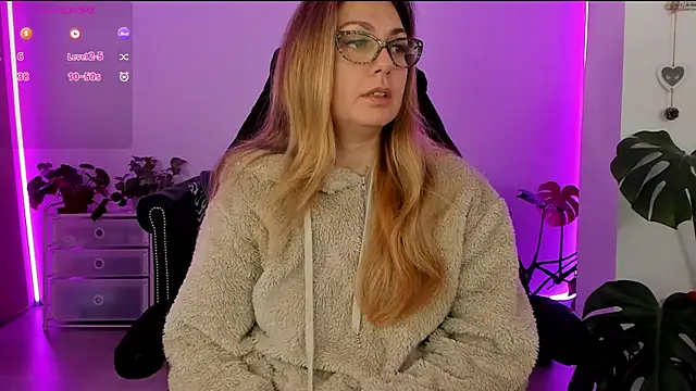 Snapshot of LindaWhite_ chatting on 5, 3, 2025 LindaWhite online show from 5, 3, 2025