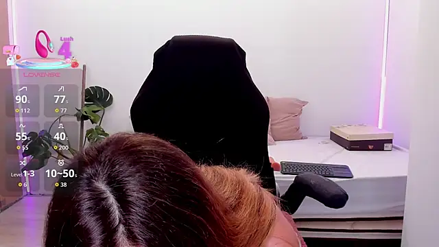 Snapshot of LindaWhite_ chatting on 12, 9, 2025 LindaWhite online show from 12, 9, 2025