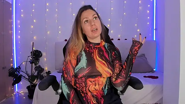 Snapshot of LindaWhite_ chatting on 2, 12, 2025 LindaWhite online show from 2, 12, 2025