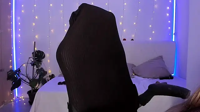 Snapshot of LindaWhite_ chatting on 3, 12, 2025 LindaWhite online show from 3, 12, 2025