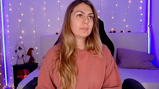 Snapshot of LindaWhite_ chatting on 14, 12, 2025 LindaWhite online show from 14, 12, 2025