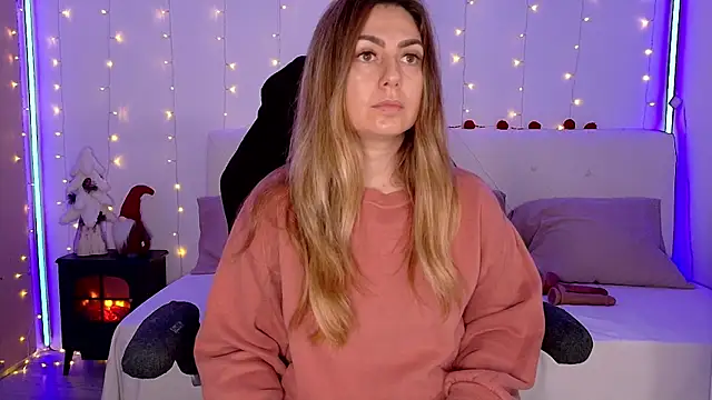 Snapshot of LindaWhite_ chatting on 15, 12, 2025 LindaWhite online show from 15, 12, 2025