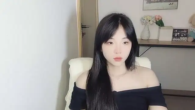 Snapshot of Louise-3 chatting on 14, 7, 2026 Louise-3 online show from 14, 7, 2026
