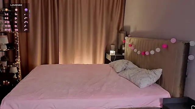 JenevaLitalien online show from 7, 6, 2026