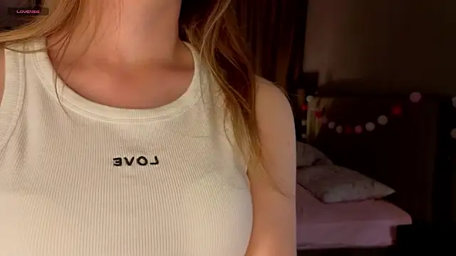 JenevaLitalien online show from 8, 6, 2026