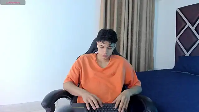Ithan Hott online show from 4, 7, 2026