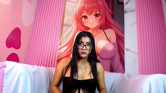 Snapshot of Holly_Watson_ chatting on 12, 7, 2026 Holly Watson online show from 12, 7, 2026