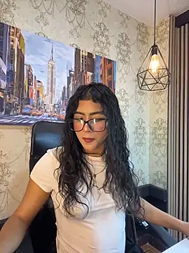Snapshot of Holly_Watson_ chatting on 16, 7, 2026 Holly Watson online show from 16, 7, 2026