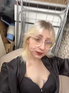 Snapshot of xp_blondie chatting on 5, 6, 2026 xp blondie online show from 5, 6, 2026