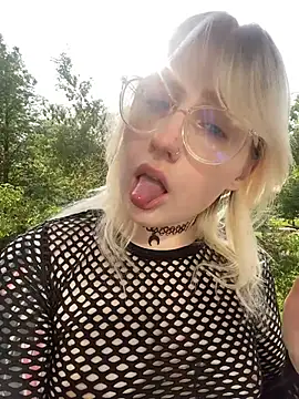 Snapshot of xp_blondie chatting on 14, 6, 2026 xp blondie online show from 14, 6, 2026
