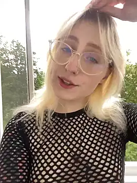 Snapshot of xp_blondie chatting on 18, 6, 2026 xp blondie online show from 18, 6, 2026