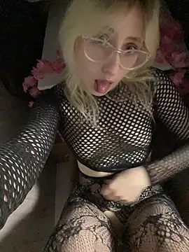 Snapshot of xp_blondie chatting on 26, 6, 2026 xp blondie online show from 26, 6, 2026