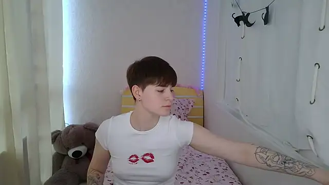Snapshot of EmyHills chatting on 12, 6, 2026 EmyHills online show from 12, 6, 2026