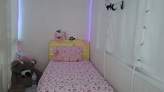 Snapshot of EmyHills chatting on 14, 6, 2026 EmyHills online show from 14, 6, 2026