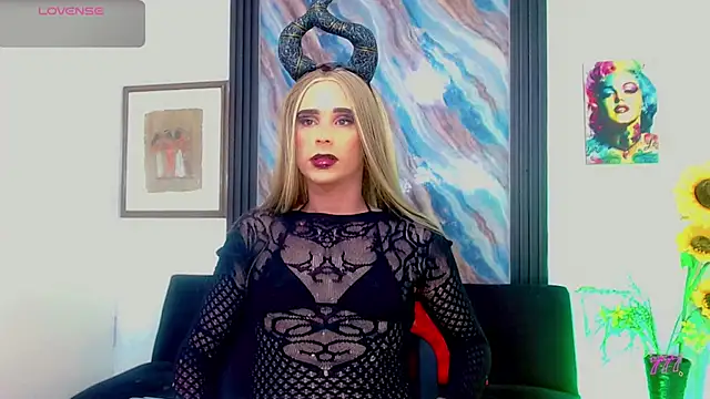 Snapshot of Sarita_Moreno chatting on 5, 7, 2026 Sarita Moreno online show from 5, 7, 2026